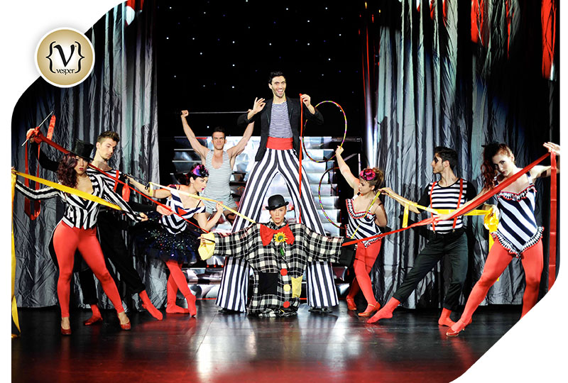 "Σαν κάποιος θίασος" - Τάκης Ζαχαράτος - VESPER gr Magazine