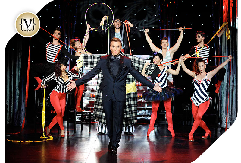 "Σαν κάποιος θίασος" - Τάκης Ζαχαράτος - VESPER gr Magazine