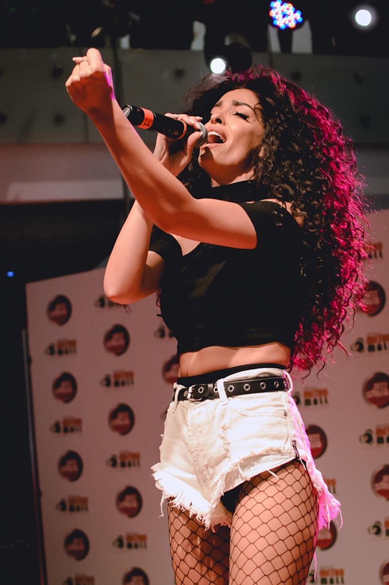 Συναυλία στο Athens Metro Mall - VESPER gr Magazine