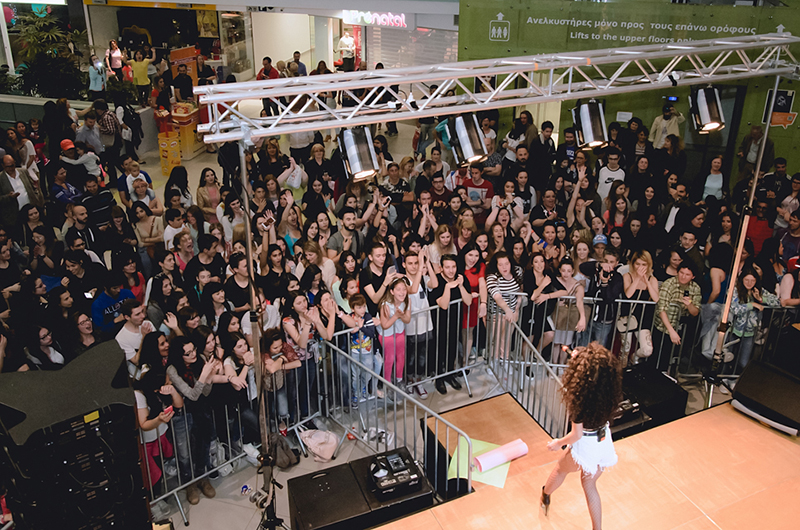 Συναυλία στο Athens Metro Mall - VESPER gr Magazine