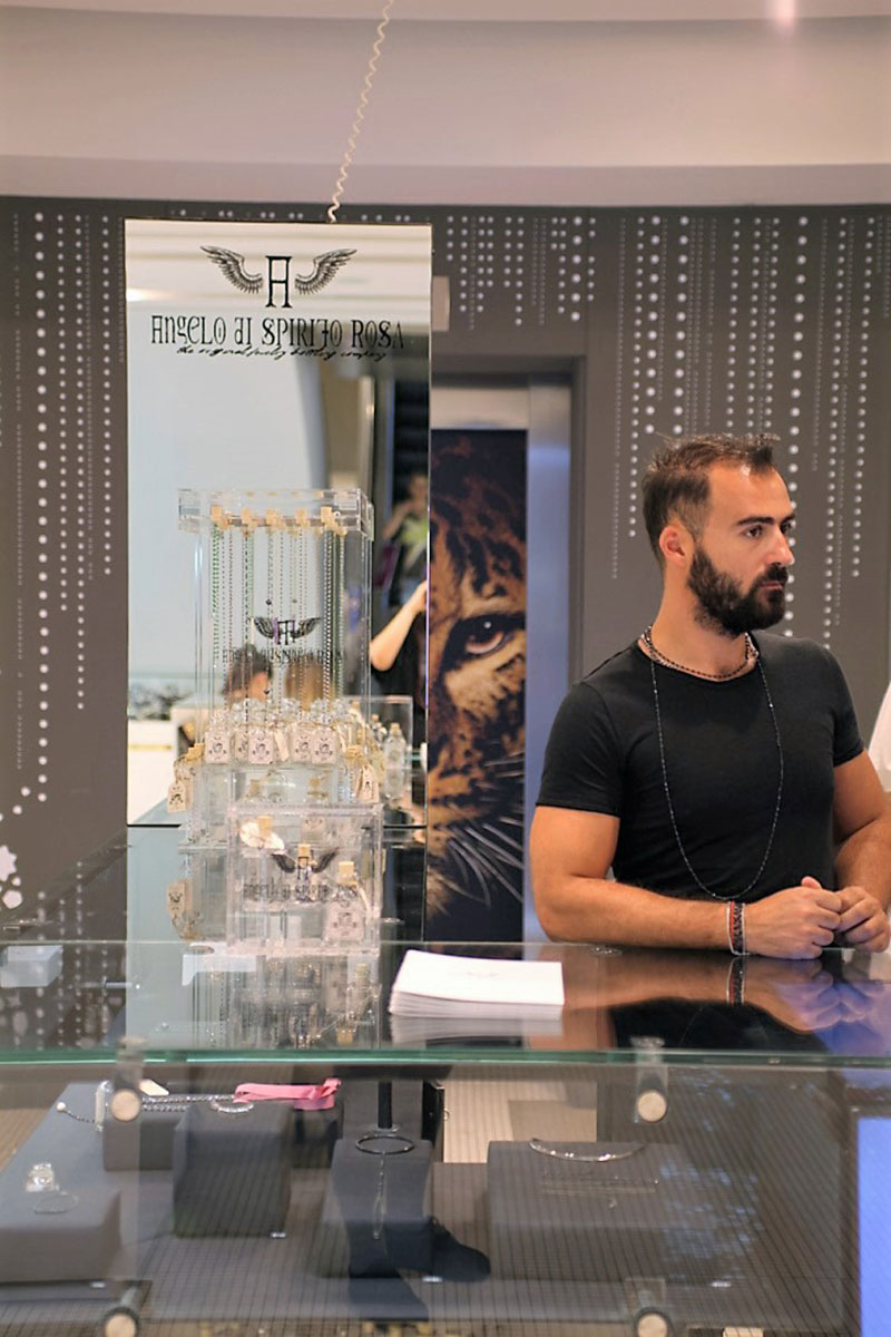 « Spoil yourself στα καταστήματα Angelo Di Spirito Rosa