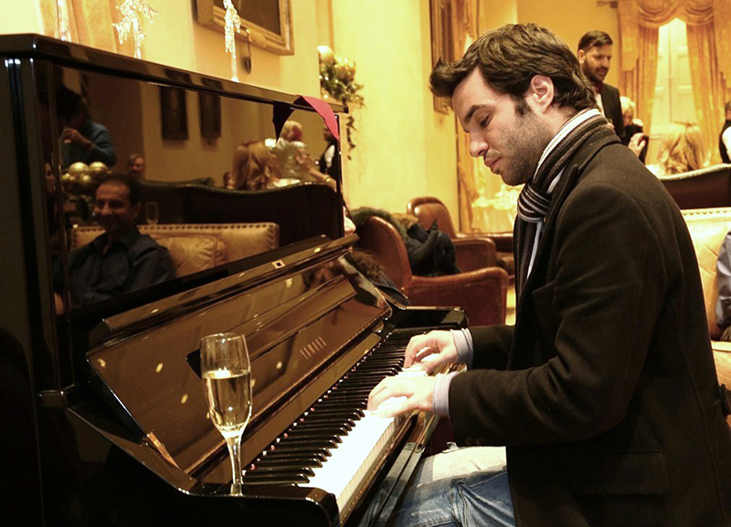 Εορταστικό cocktail στο Εντευκτήριο του Πανεπιστημίου Αθηνών από τον Μιχαήλ Ρωμανό