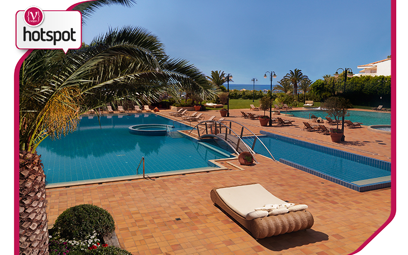 Divani Apollon - Palace & Thalasso pools - Divani Caravel - VESPER Magazine - Περιοδικό