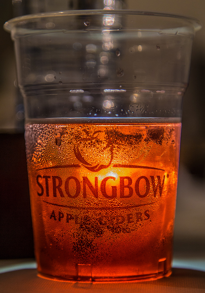 Ένα λαμπερό Andydote Mid-Season Party