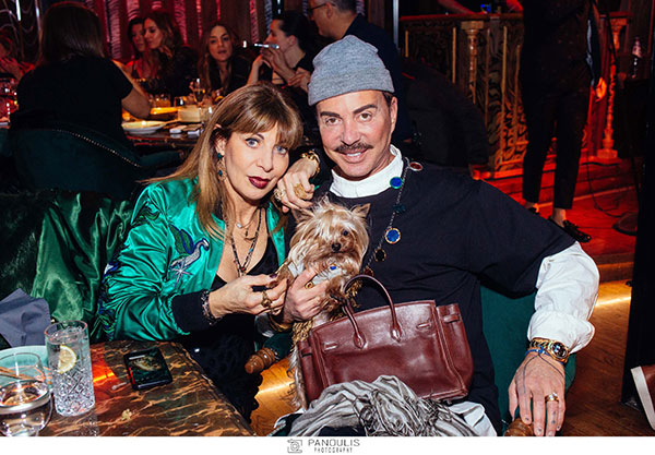 Λαμπερή βραδιά στο νέο "woo woo" στο Κολωνάκι