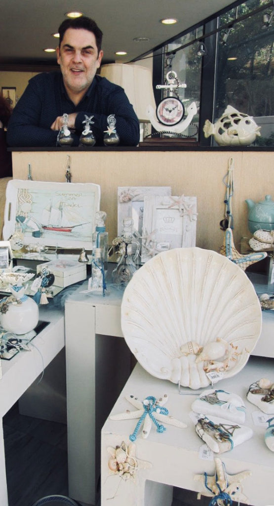 Ο Αντώνης Λουδάρος επιλέγει προϊόντα από το "agift.gr"