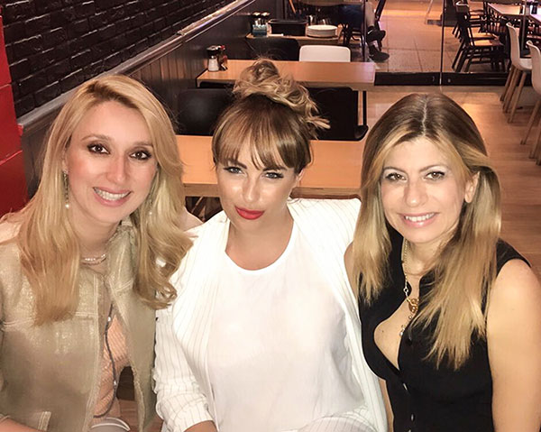 Λαμπερή βραδιά στο Munchy's Burger Restaurant