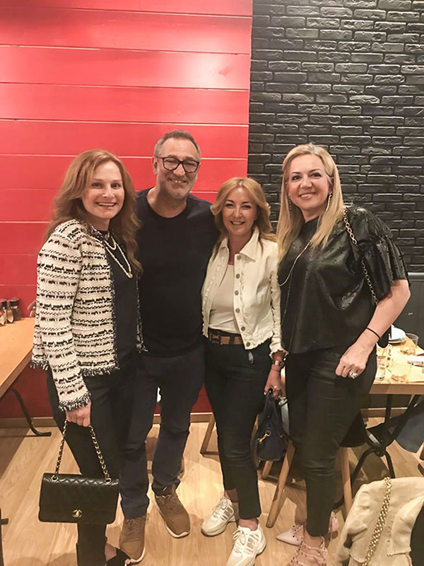 Λαμπερή βραδιά στο Munchy's Burger Restaurant