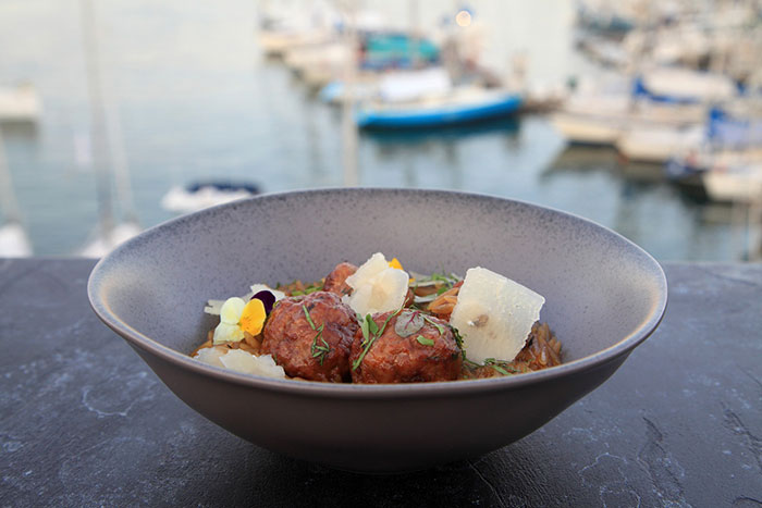 hot spot Bites & Wine στο Μικρολίμανο - εστιατόριο