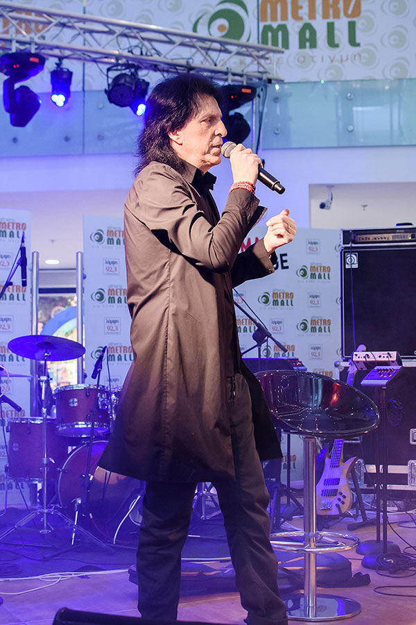 To Αthens Metro Mall άναψε το χριστουγεννιάτικο δέντρο