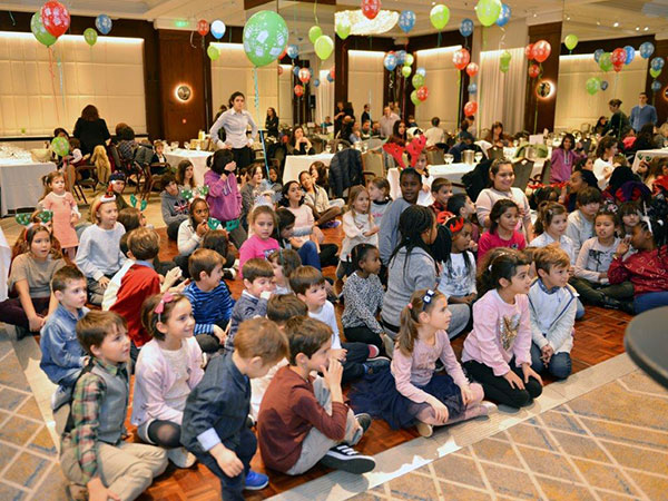 Χαρά και παιδικά χαμόγελα στη χριστουγεννιάτικη γιορτή του ξενοδοχείου ATHENS MARRIOTT