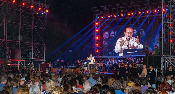 Κατάμεστο το Καλλιμάρμαρο για τον Μίκη Θεοδωράκη