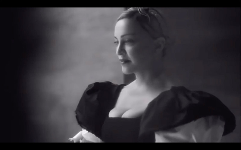 H Madonna εμφανίζεται με φόρεμα Ulyana Sergeenko για το νέο της album Madame X