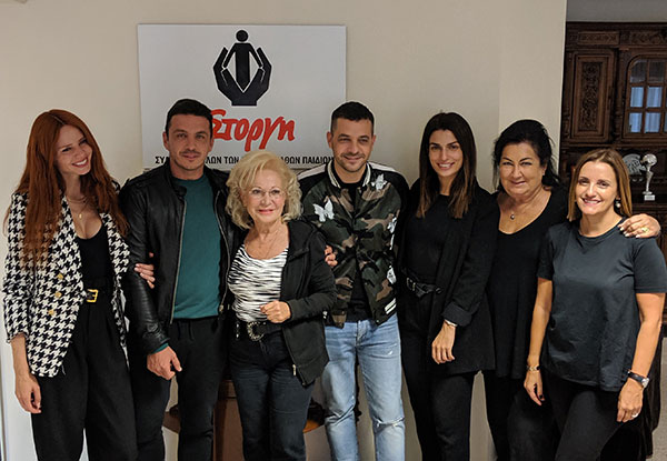 Έβελυν Καζαντζόγλου, Δημήτρης Μαστρόκαλος, η Πρόεδρος της Στοργής κα Τίμη Μπακατσέλου, Γιάννης Ράπτης, Τόνια Σωτηροπούλου, Μαρία Ιωαννίδου, μέλος του διοικητικού της Στοργής κα Αλεξία Πάνου