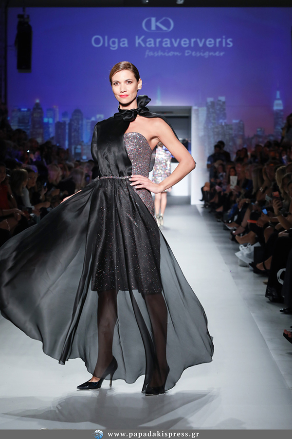 Η Olga Karaververis παρουσίασε μια εντυπωσιακή συλλογή που μας “ταξιδεύει” από την πολύπλευρη, πολύχρωμη Αθήνα στην κοσμοπολίτικη Νέα Υόρκη