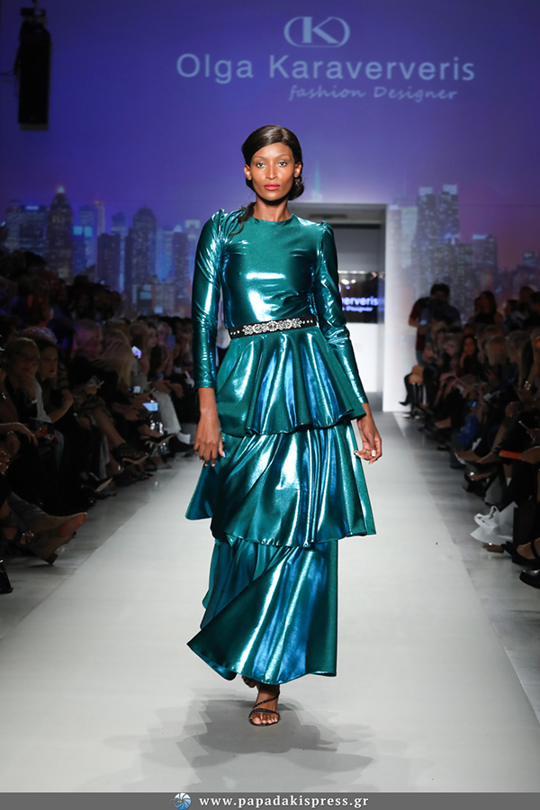 Η Olga Karaververis παρουσίασε μια εντυπωσιακή συλλογή που μας “ταξιδεύει” από την πολύπλευρη, πολύχρωμη Αθήνα στην κοσμοπολίτικη Νέα Υόρκη