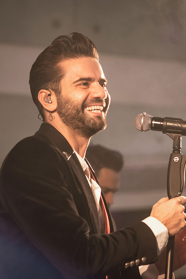 Λαμπερό Christmas Live Stage στο ATHENS METRO MALL με τους ONIRAMA