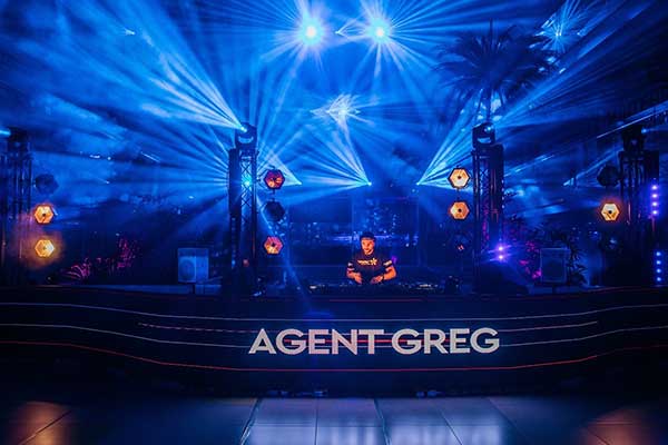 Live Stream @ Athens Metro Mall - Μια διαφορετική μουσική πρωτοβουλία για καλό σκοπό