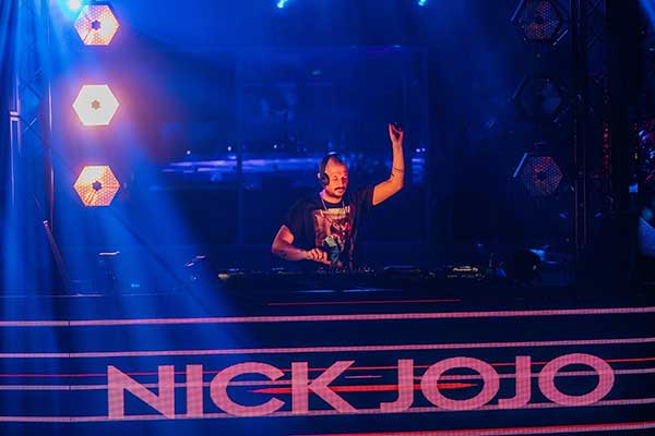 Live Stream @ Athens Metro Mall - Μια διαφορετική μουσική πρωτοβουλία για καλό σκοπό