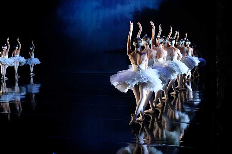 L’ Opera, η νέα σειρά θα κάνει πρεμιέρα την Παρασκευή 12/11 στις 18.00 στη Cosmote TV, με όλα τα επεισόδια back-2-back
