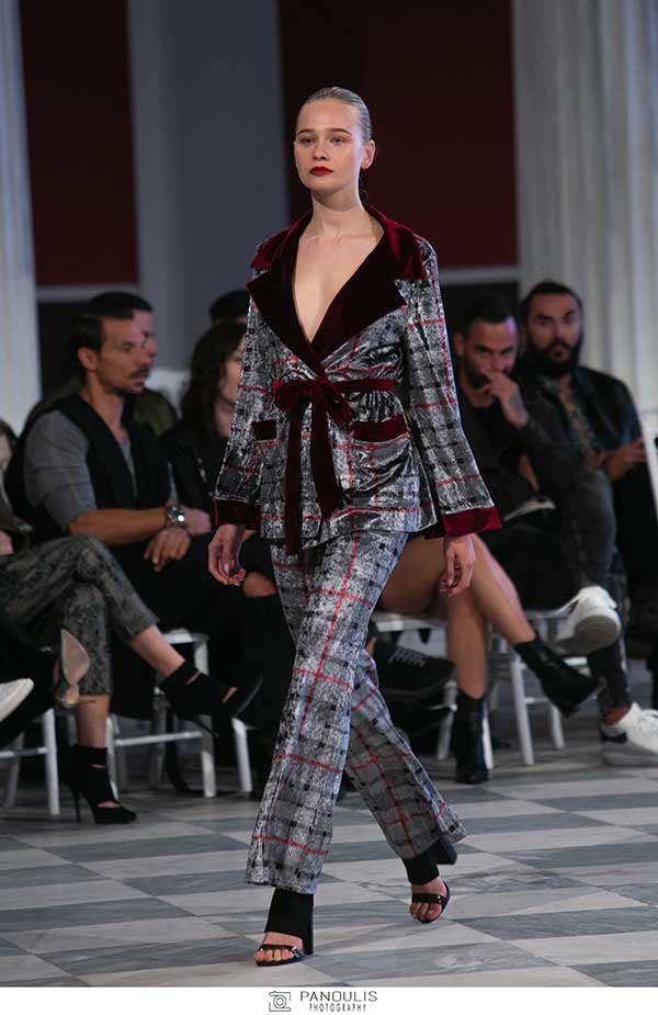 Εντυπωσιακά Fashion Shows και μια εμφάνιση έκπληξη είχε η 2η μέρα της 29ης AXDW!