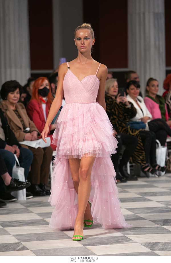 Εντυπωσιακά Fashion Shows και μια εμφάνιση έκπληξη είχε η 2η μέρα της 29ης AXDW!