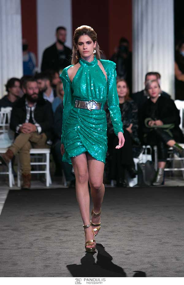 Εντυπωσιακά Fashion Shows και μια εμφάνιση έκπληξη είχε η 2η μέρα της 29ης AXDW!
