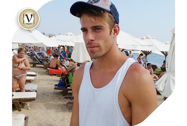 Ο Πέτρος Δελατόλας στην Πλάζ South Silky