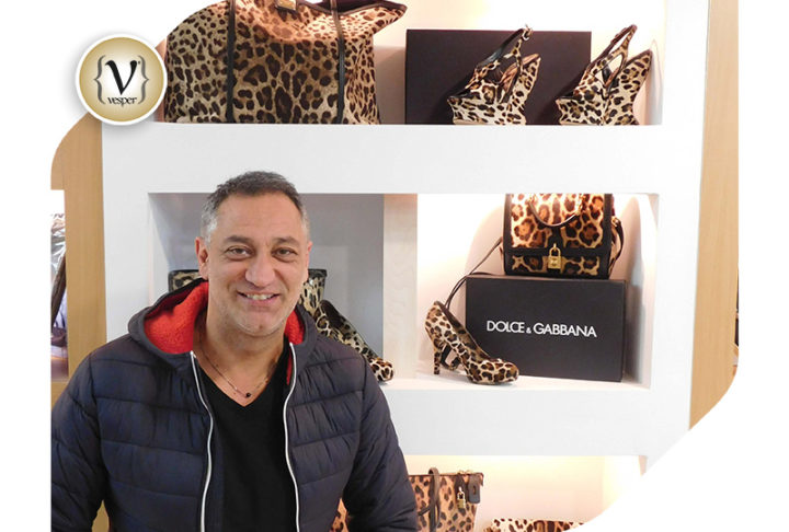 Ο Γιώργος Ντάβλας στο εκπτωτικό κατάστημα Luxury Brands GM4U