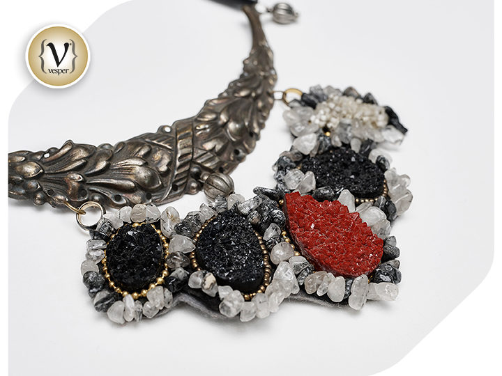 Εικαστικό Κόσμημα από την Χριστίνα Αθανασούλα - Μαντζαβίνου στο art shop της Γκαλερί Ευριπίδη