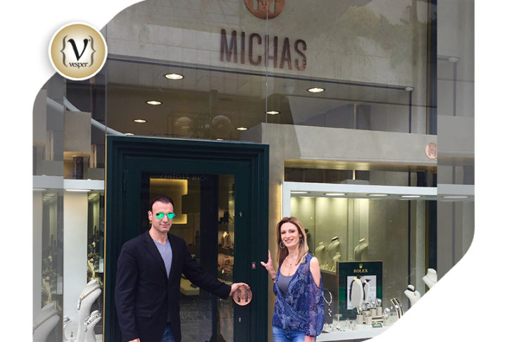 Πάθος για το κόσμημα και το ρολόι στο κοσμηματοπωλείο 