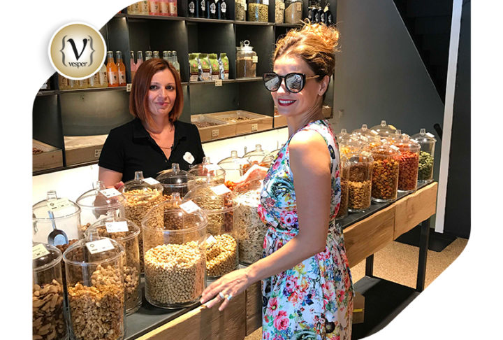 Η Παναγιώτα Βλαντή στο κατάστημα “Era” στη Γλυφάδα