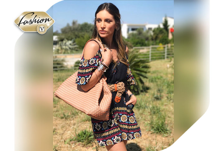 Η Αθηνά Οικονομάκου με σύνολο Doca