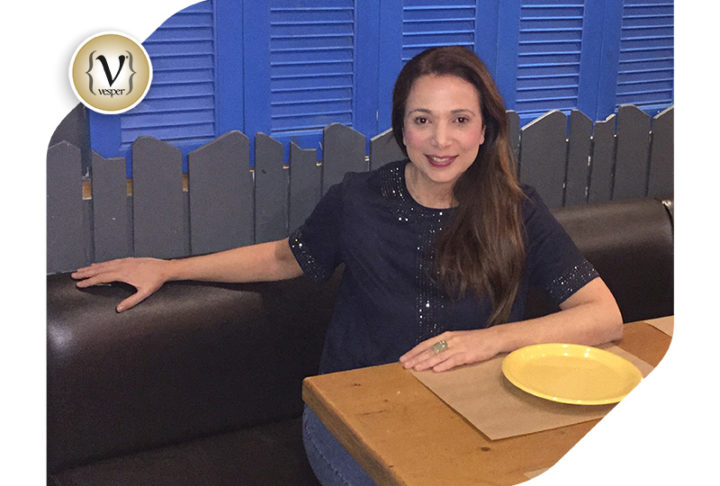 Η Χριστίνα Αλεξανιάν στο Munchy’s Burger Restaurant