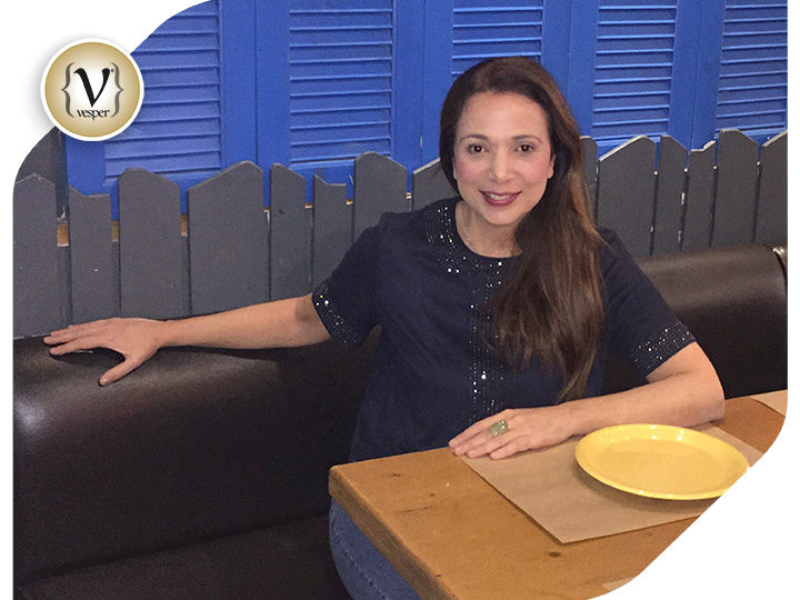 Η Χριστίνα Αλεξανιάν στο Munchy’s Burger Restaurant