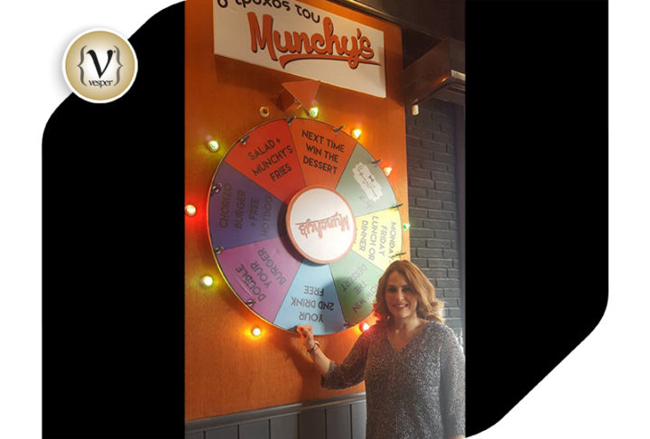 Η Τζένη Μπότση στο Munchy’s Burger Restaurant