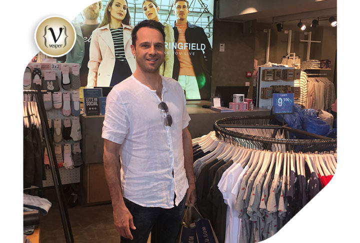 Ο Μέμος Μπεγνής στo κατάστημα Springfield στο Χαλάνδρι