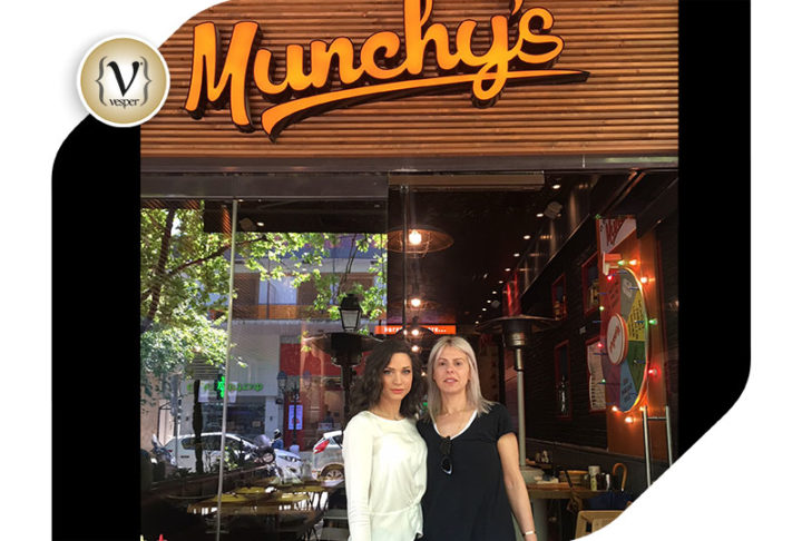 Η Κατερίνα Γερονικολού στο Munchy’s Burger Restaurant