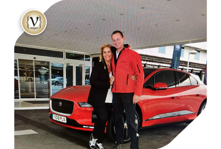 Η Μπίλη Τζώρτζη με τον global instructor της  Jaguar και Land Rover