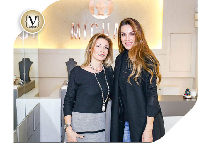 Η Βασιλική Τσεκούρα επιλέγει τα Χριοστουγεννιάτικα δώρα της στο κοσμηματοπωλείο Michas