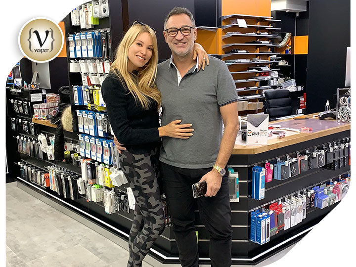 Η Αννίτα Ναθαναήλ με τον Γιώργο Ντάβλα στο iRepair