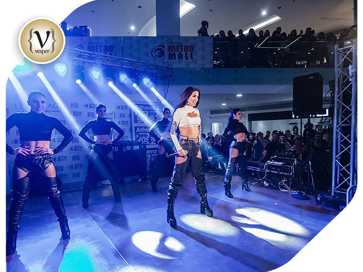 Η εκρηκτική Ελένη Φουρέιρα μας μάγεψε στο Live Stage του ATHENS METRO MALL