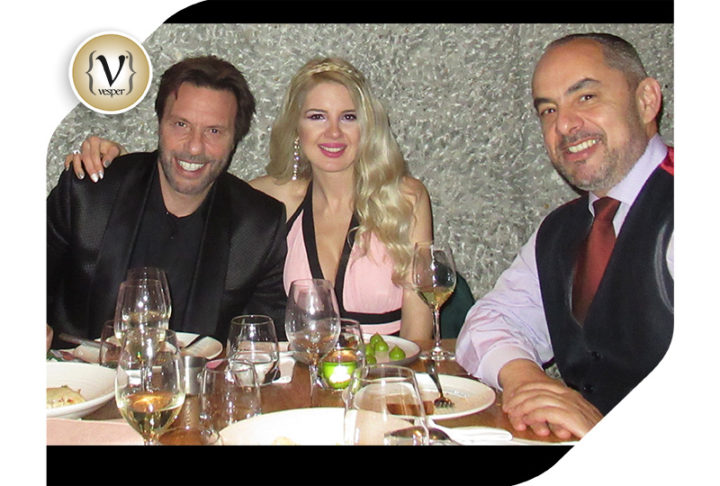 Συνάντηση φίλων στο κέντρο της Αθήνας