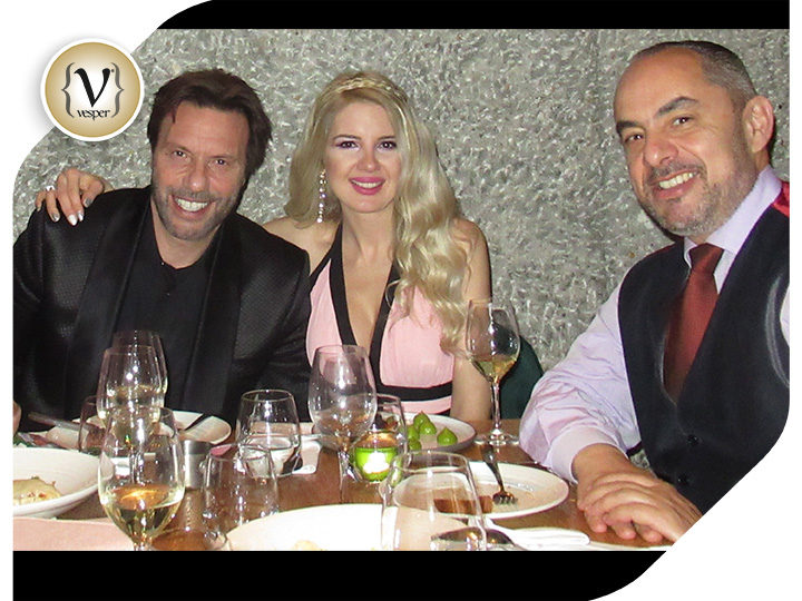 Συνάντηση φίλων στο κέντρο της Αθήνας