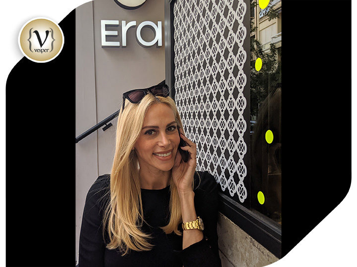 H Στέλλα Δημητρίου για βόλτα στο Κολωνάκι