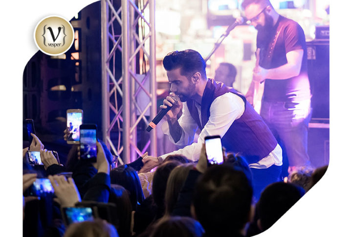 Λαμπερό Christmas Live Stage στο ATHENS METRO MALL με τους ONIRAMA