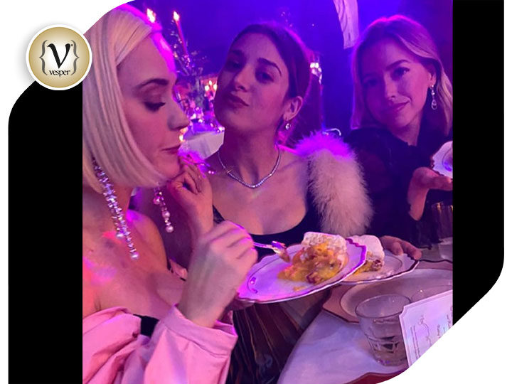 H πανέμορφη Katy Perry με δημιουργία Celia Kritharioti στο γάμου της Dasha Zhukova και του Σταύρου Νιάρχου