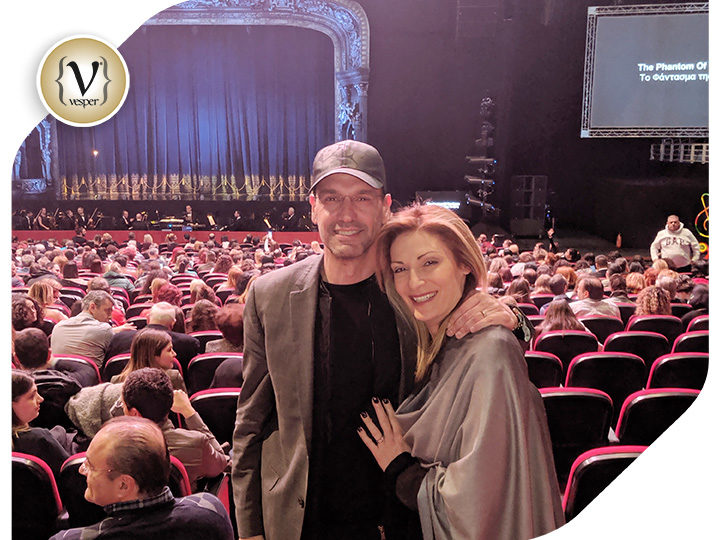 Ο Αριστείδης Μίχας με τη σύζυγό του Χαρά στο Christmas Theater