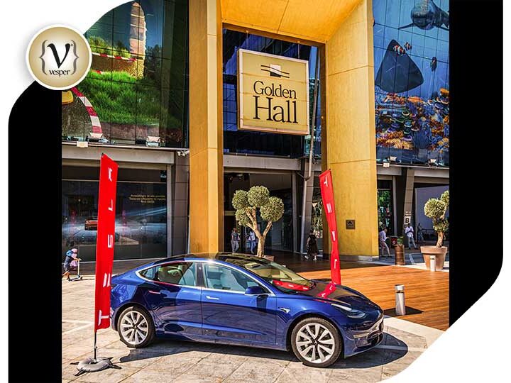 Το Golden Hall καλωσορίζει την Tesla!