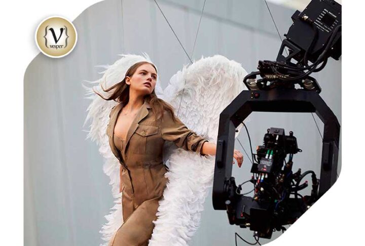 Η Fran Summers μεταμορφώνεται σε κύκνο για την καμπάνια του Burberry Her